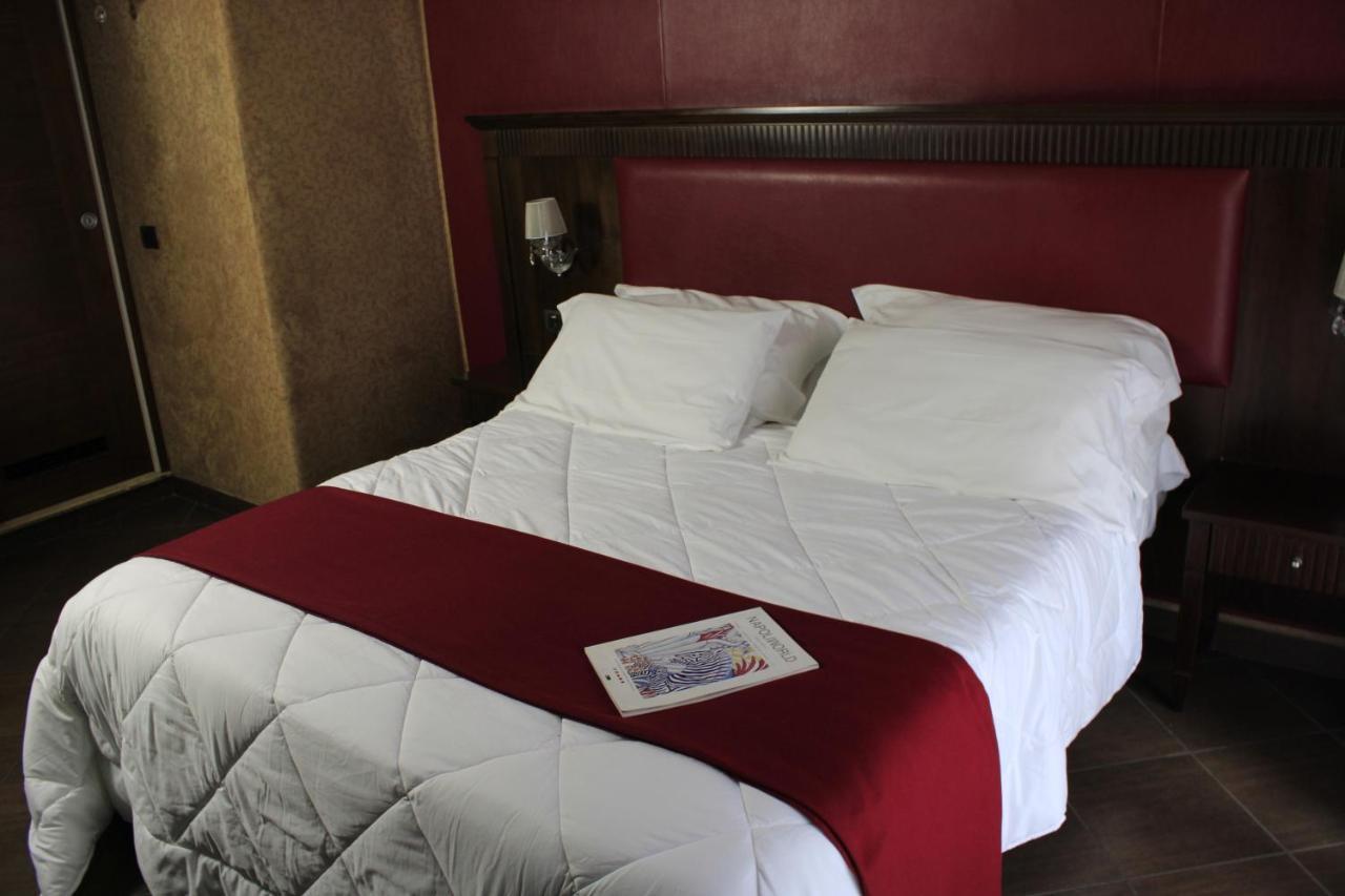 Guiren Dal 1959 Hotel เนเปิลส์ ภายนอก รูปภาพ